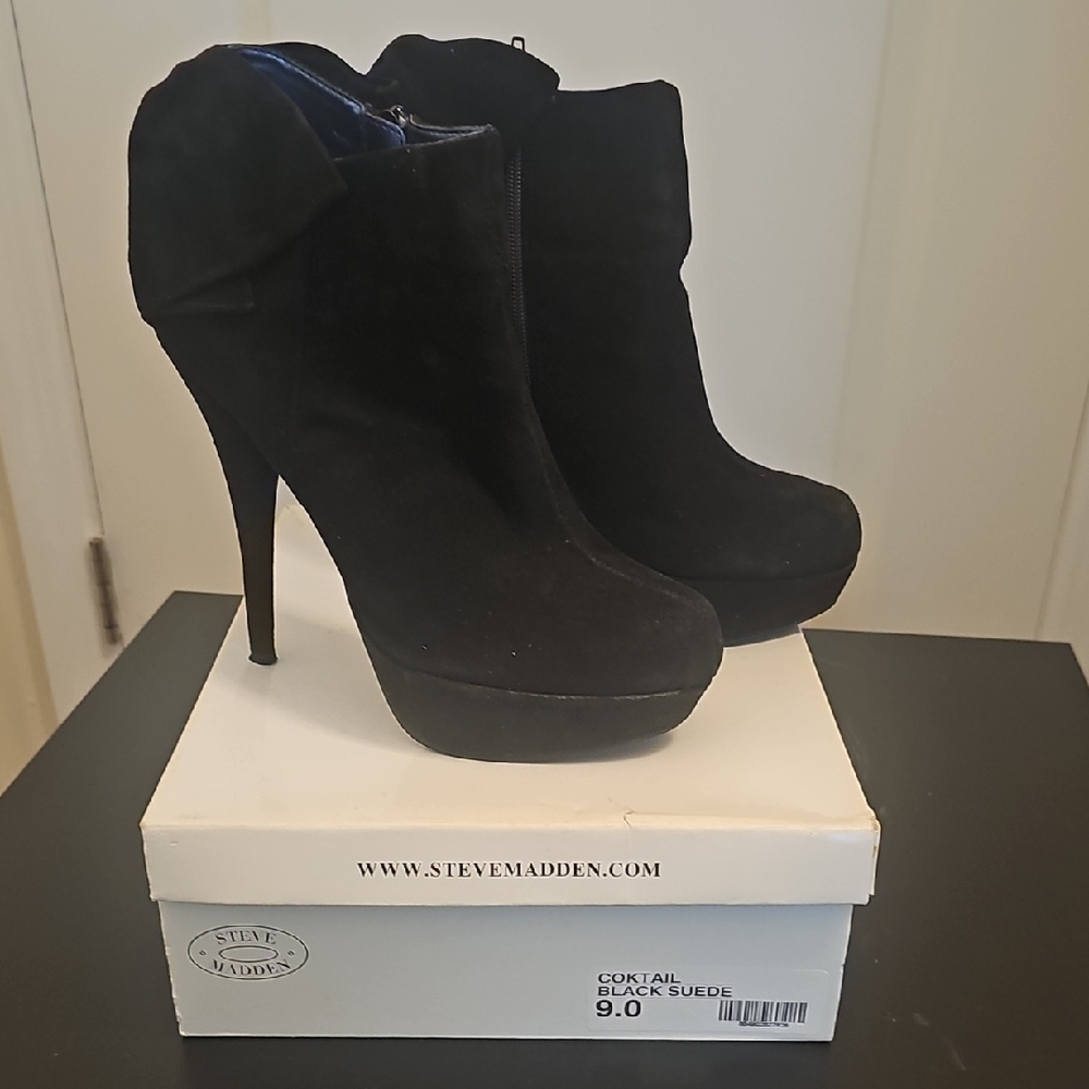 Steve Madden Black Heeled Boots with Platform Sole